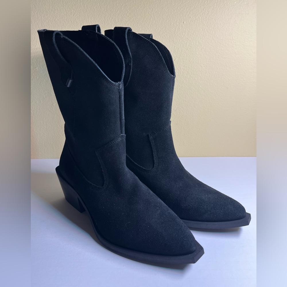 NWT - Women’s BIANCO Genuinely Suede Western Style Boots - Black - Sz 39 (8.5)